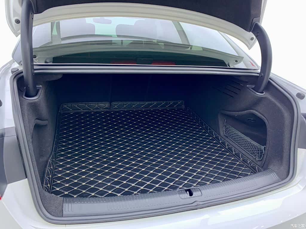 Audi A4L, 2023 9
