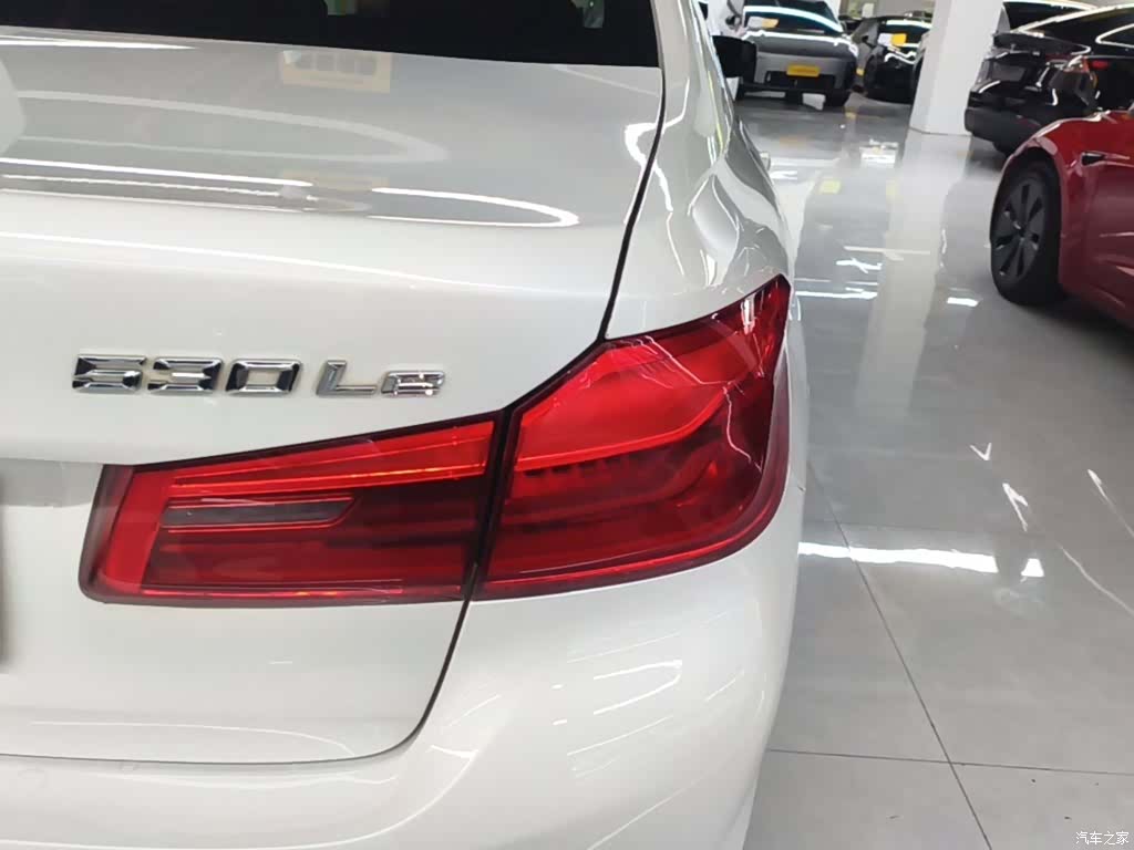 BMW 5 Series, 2019 24