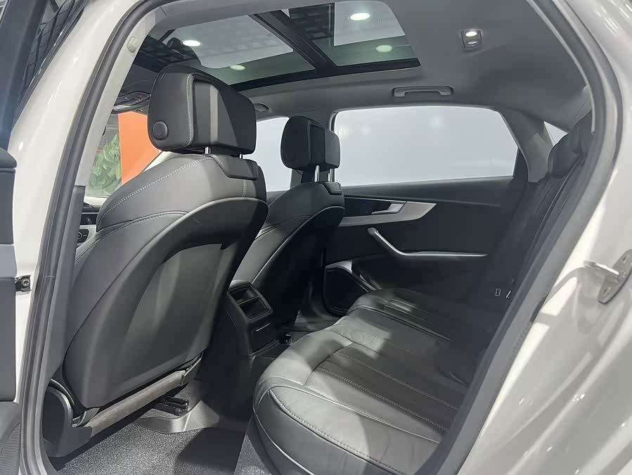 Audi A4L 2021, фото 6