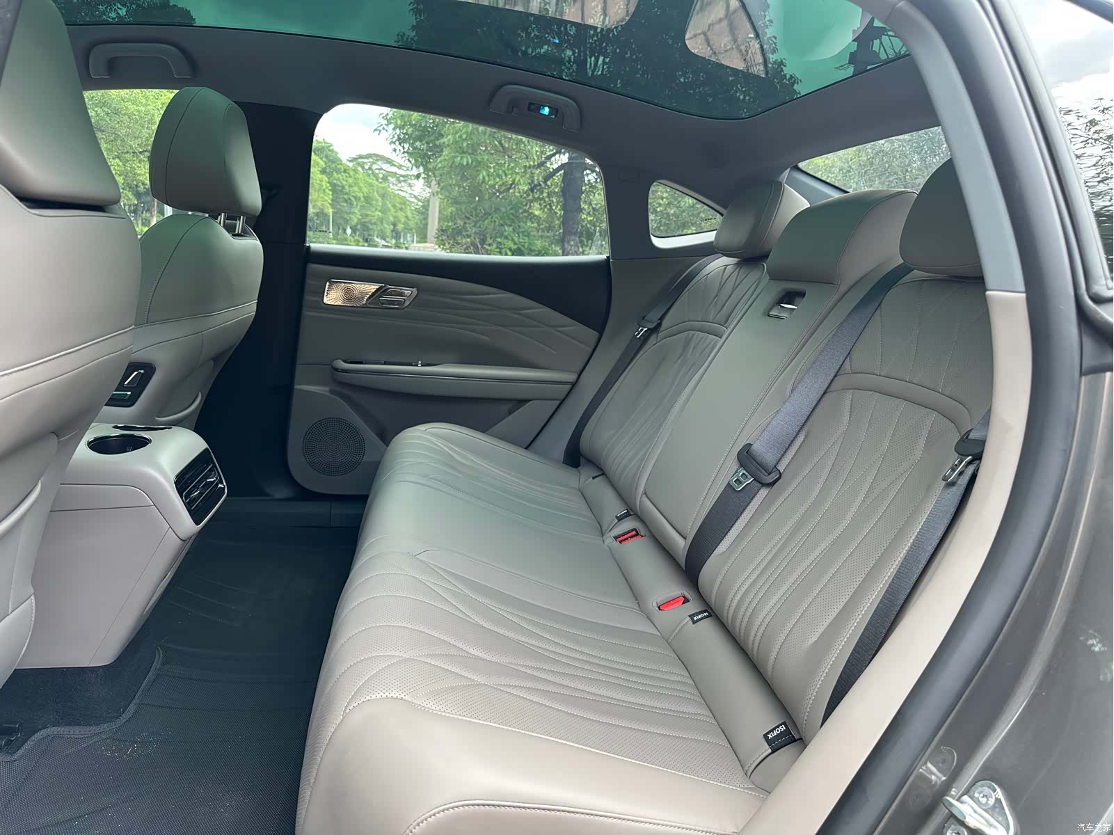Geely 8, 2025 31