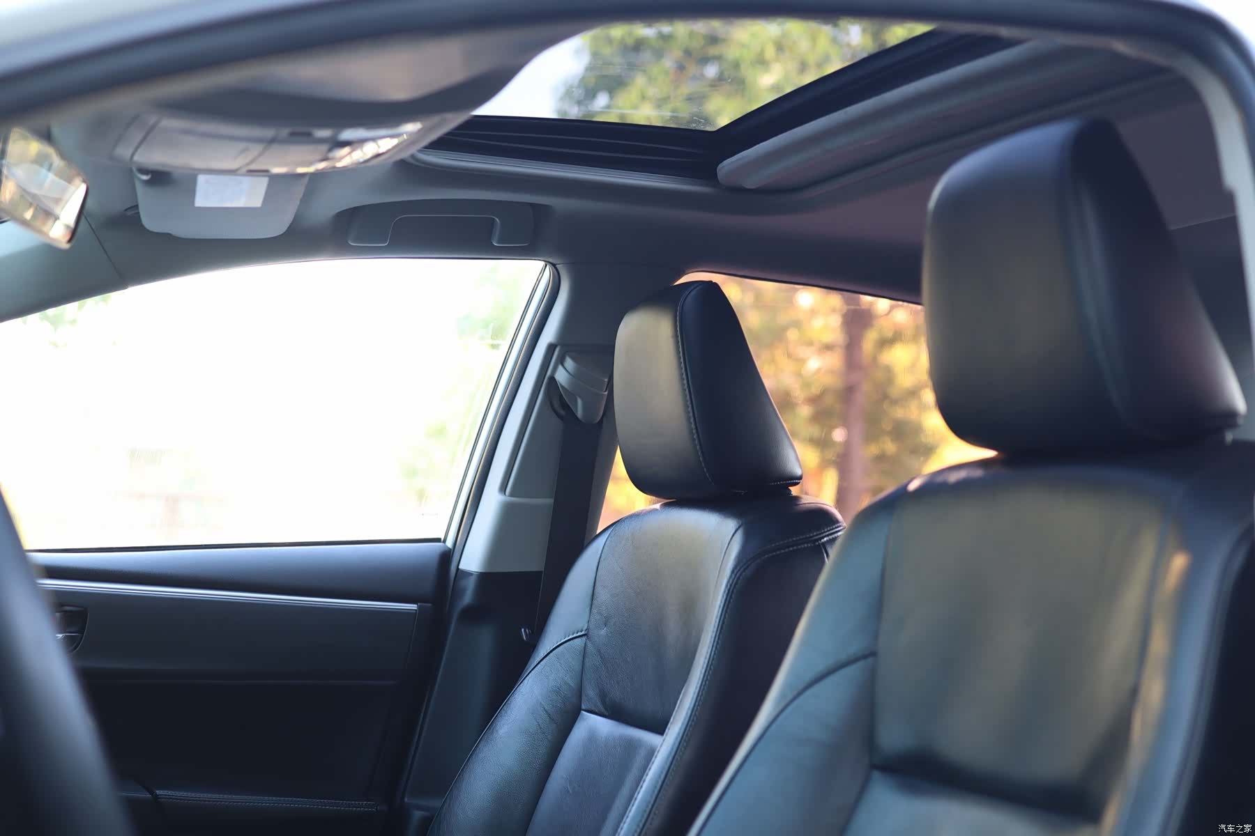 Toyota Corolla, 2015 26