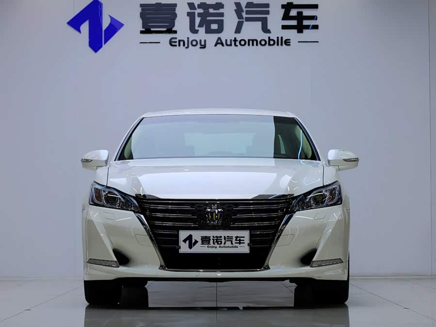 Toyota Crown 2018, фото 2