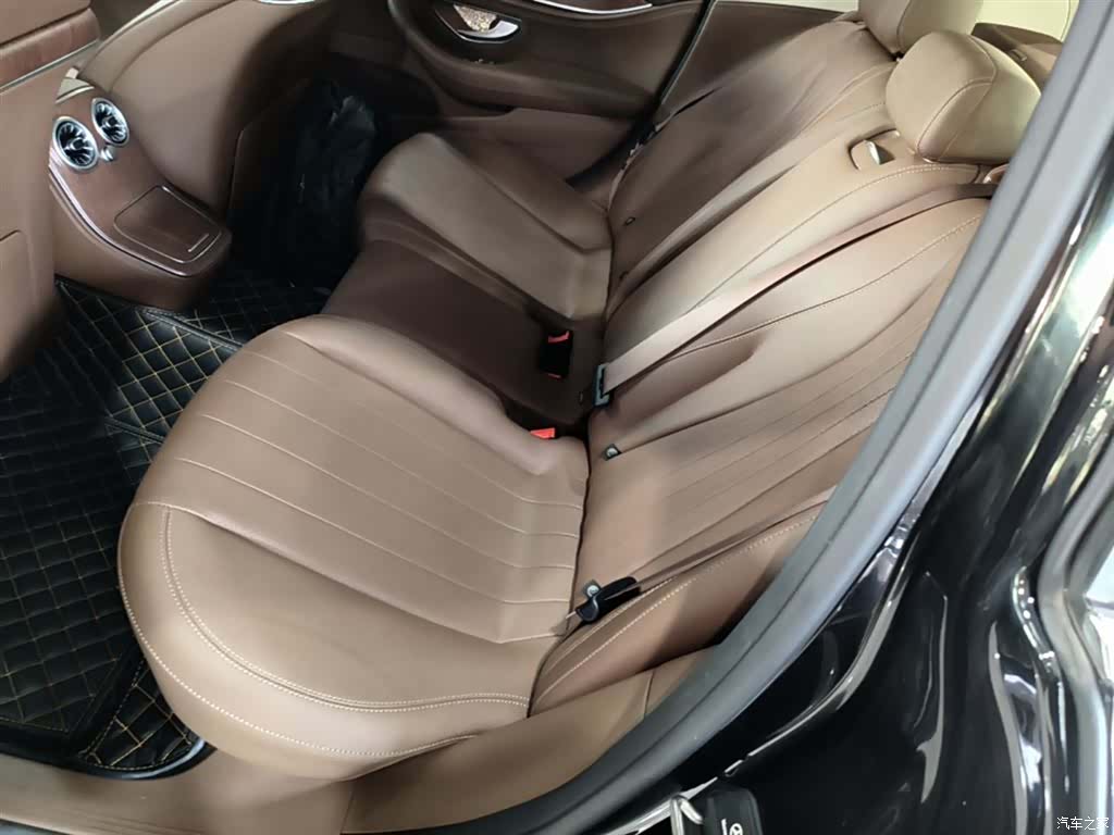 Mercedes-Benz E-Class, 2023 17