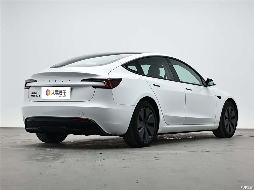 Tesla Model 3, 2025 3