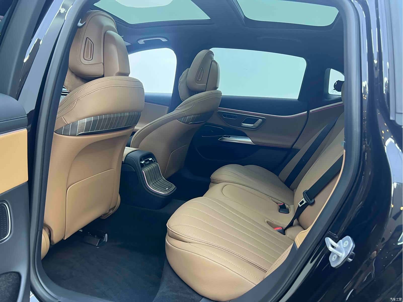 Mercedes-Benz E-Class, 2025 11