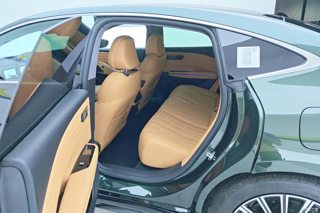 Geely 8, 2025 11