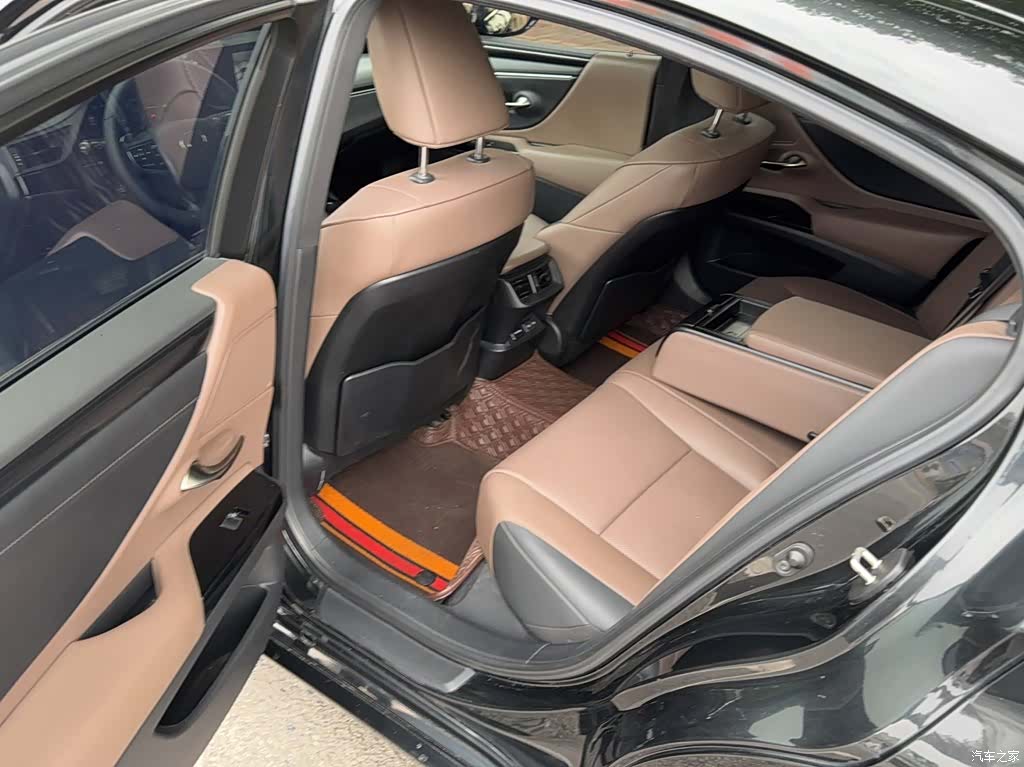 Lexus ES, 2023 4