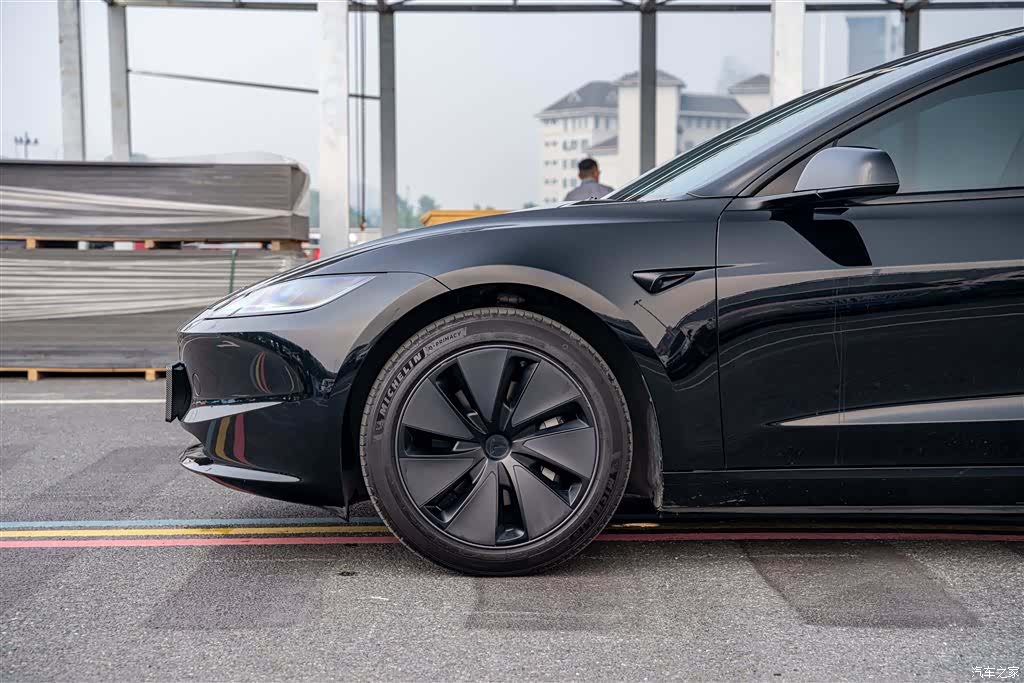 Tesla Model 3, 2023 4