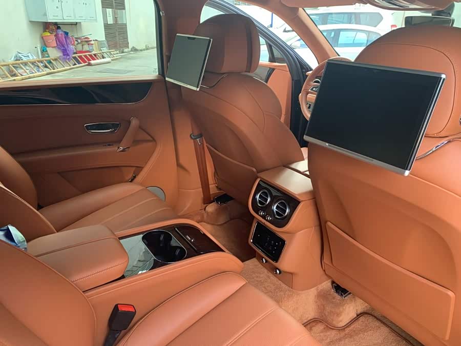Bentley Bentayga 2019, фото 10