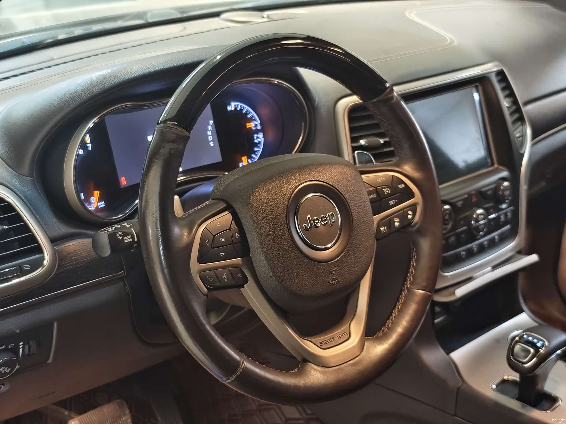 Jeep Grand Cherokee, 2018 все фото