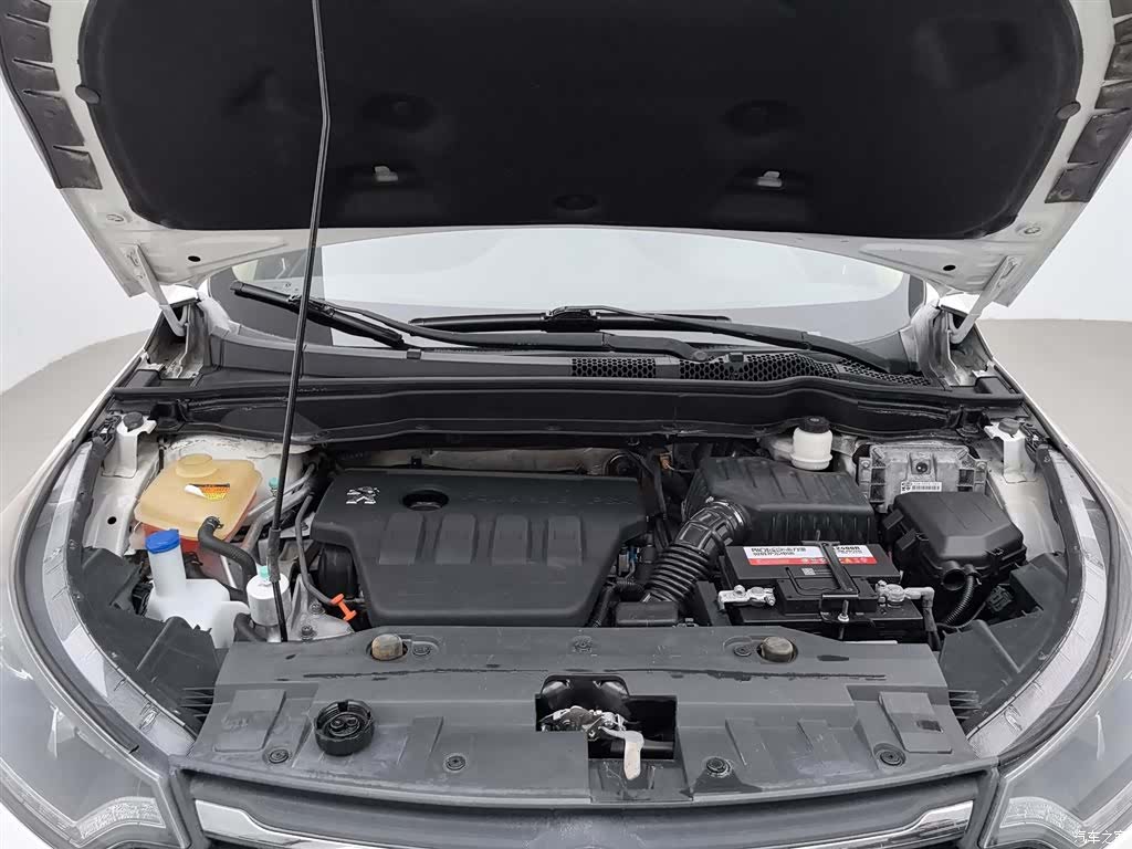 DongFeng AX7, 2015 6