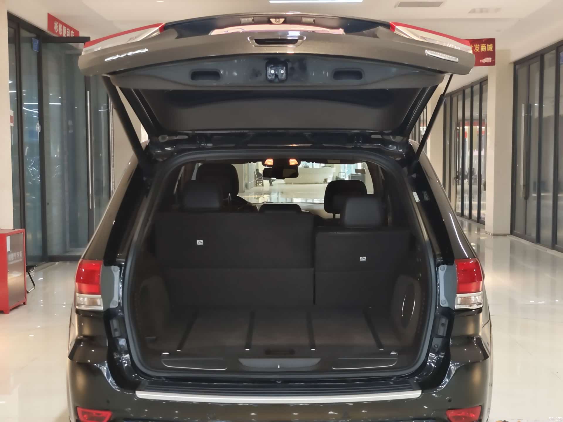 Jeep Grand Cherokee, 2018 18
