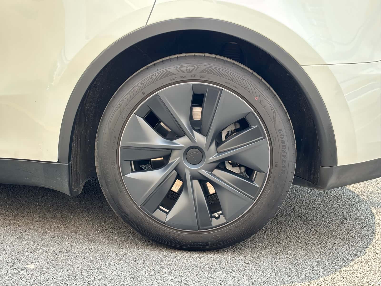 Tesla Model Y, 2024 14