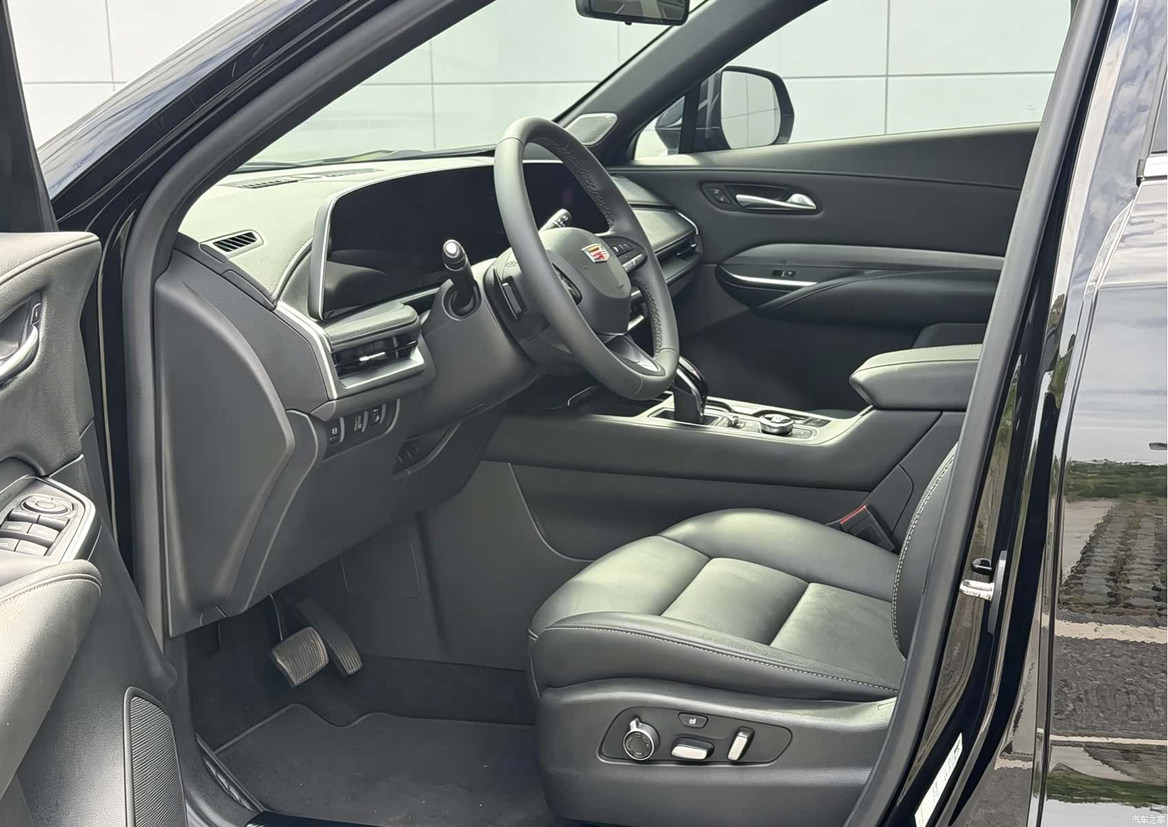Cadillac XT4, 2023 все фото