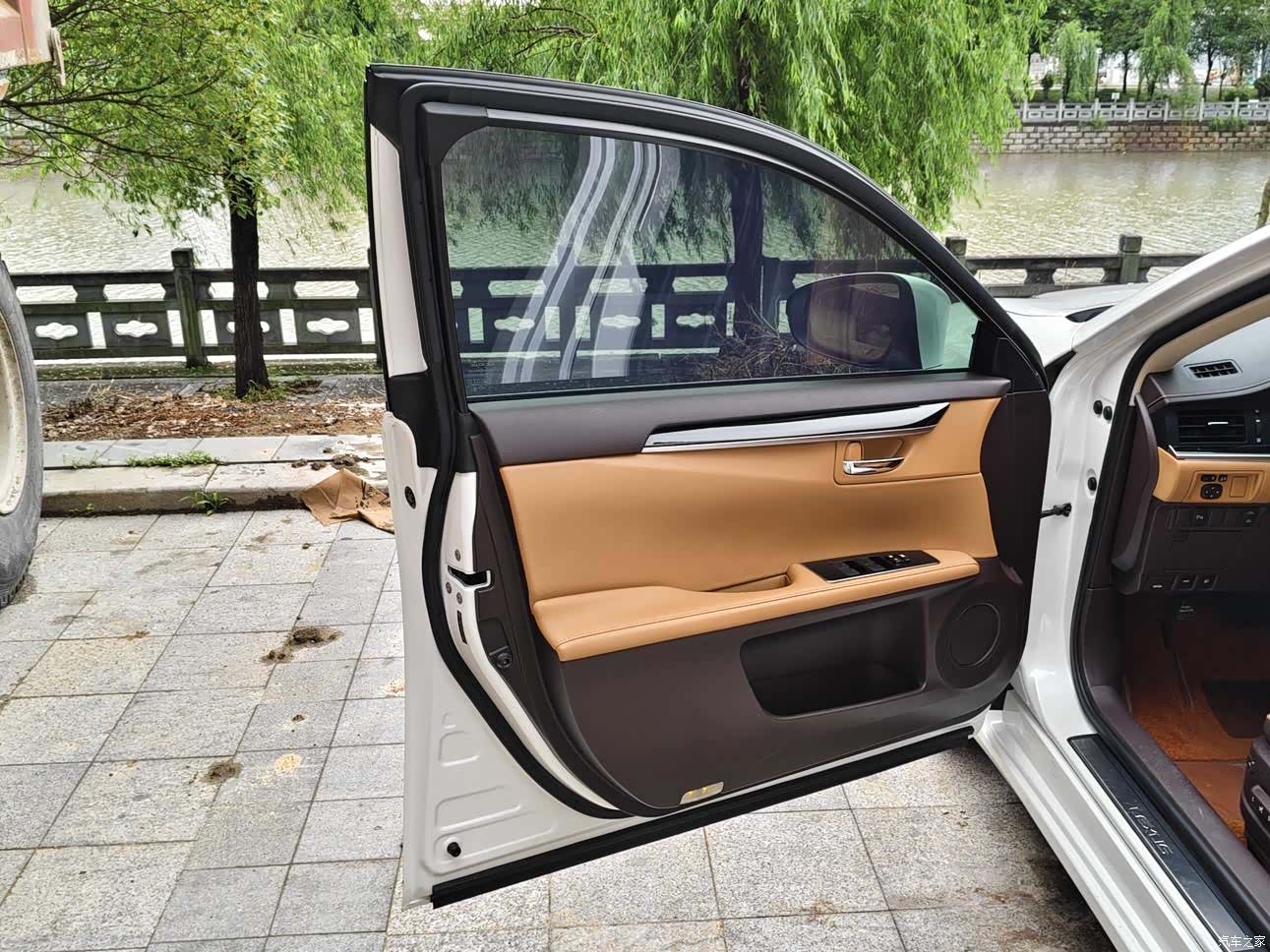 Lexus ES, 2017 8