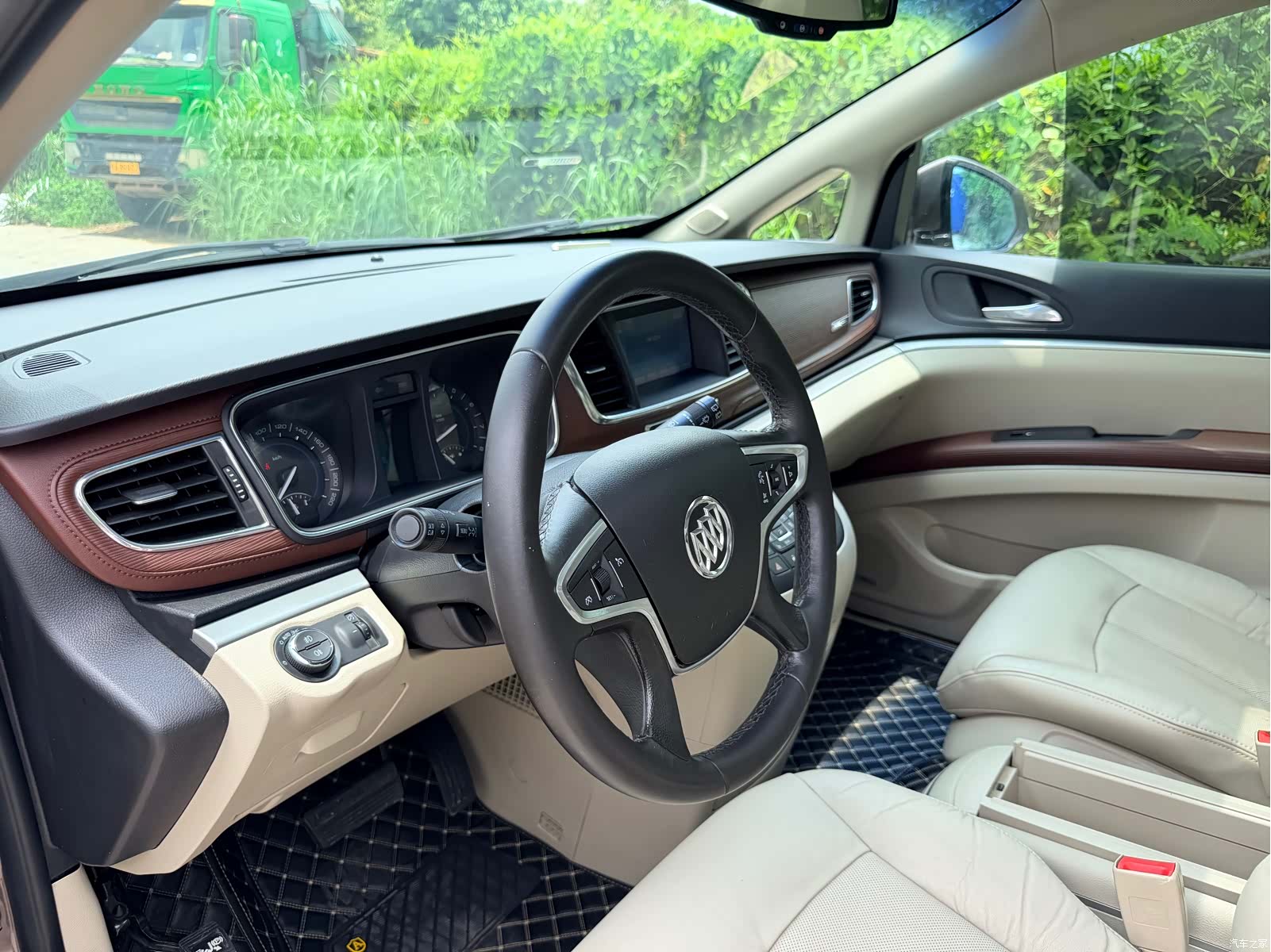 Buick GL8, 2015 9