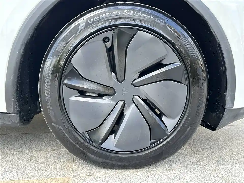 Tesla Model Y Tesla Model Y