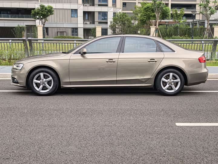 Audi A4L 2013 35 TFSI АКПП biao zhun xing