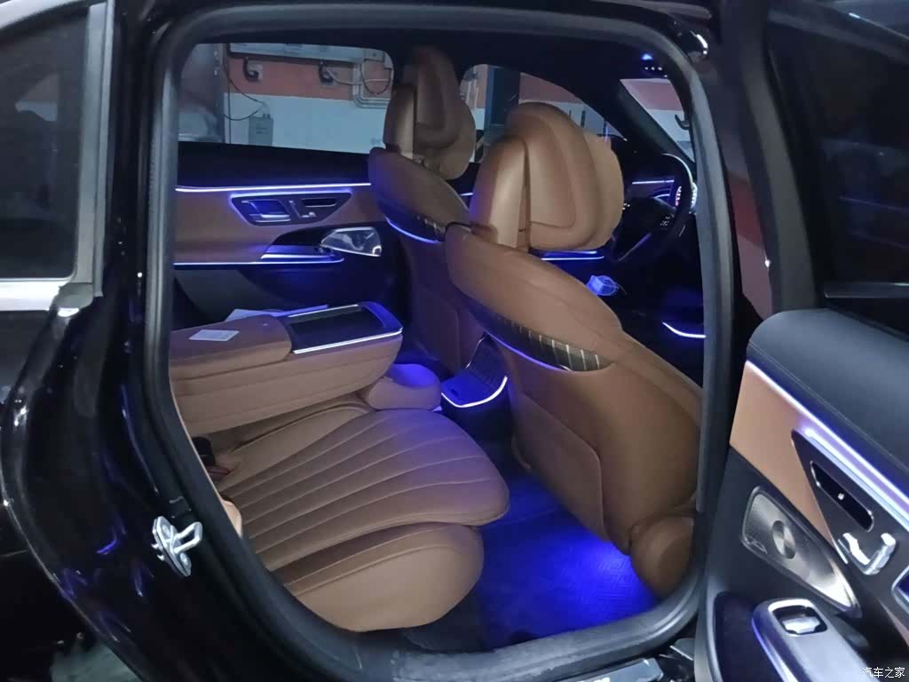 Mercedes-Benz E-Class, 2024 9