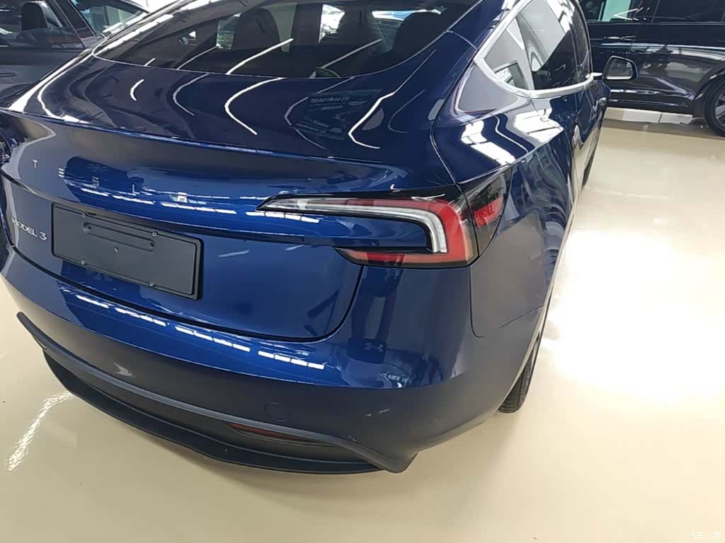 Tesla Model 3, 2025 8