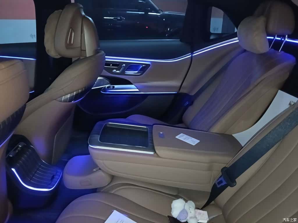Mercedes-Benz E-Class, 2024 7