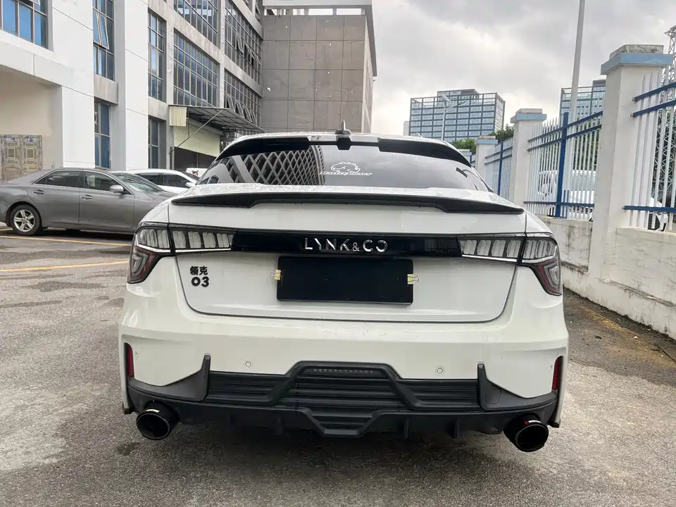 Lynk & Co 03