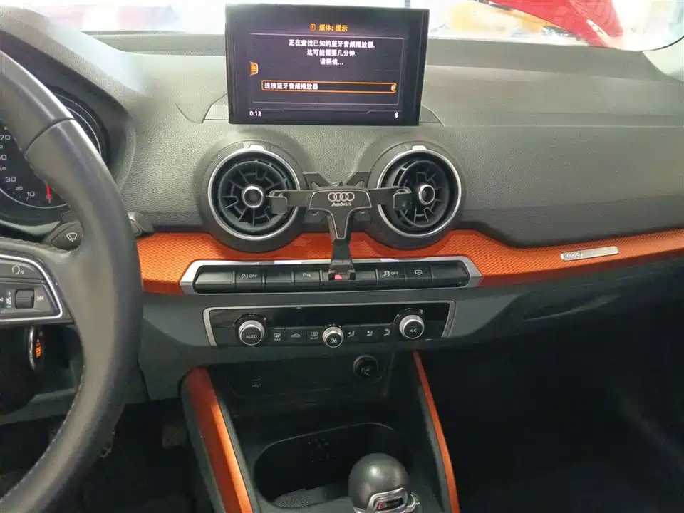 Audi Q2L Audi Q2L