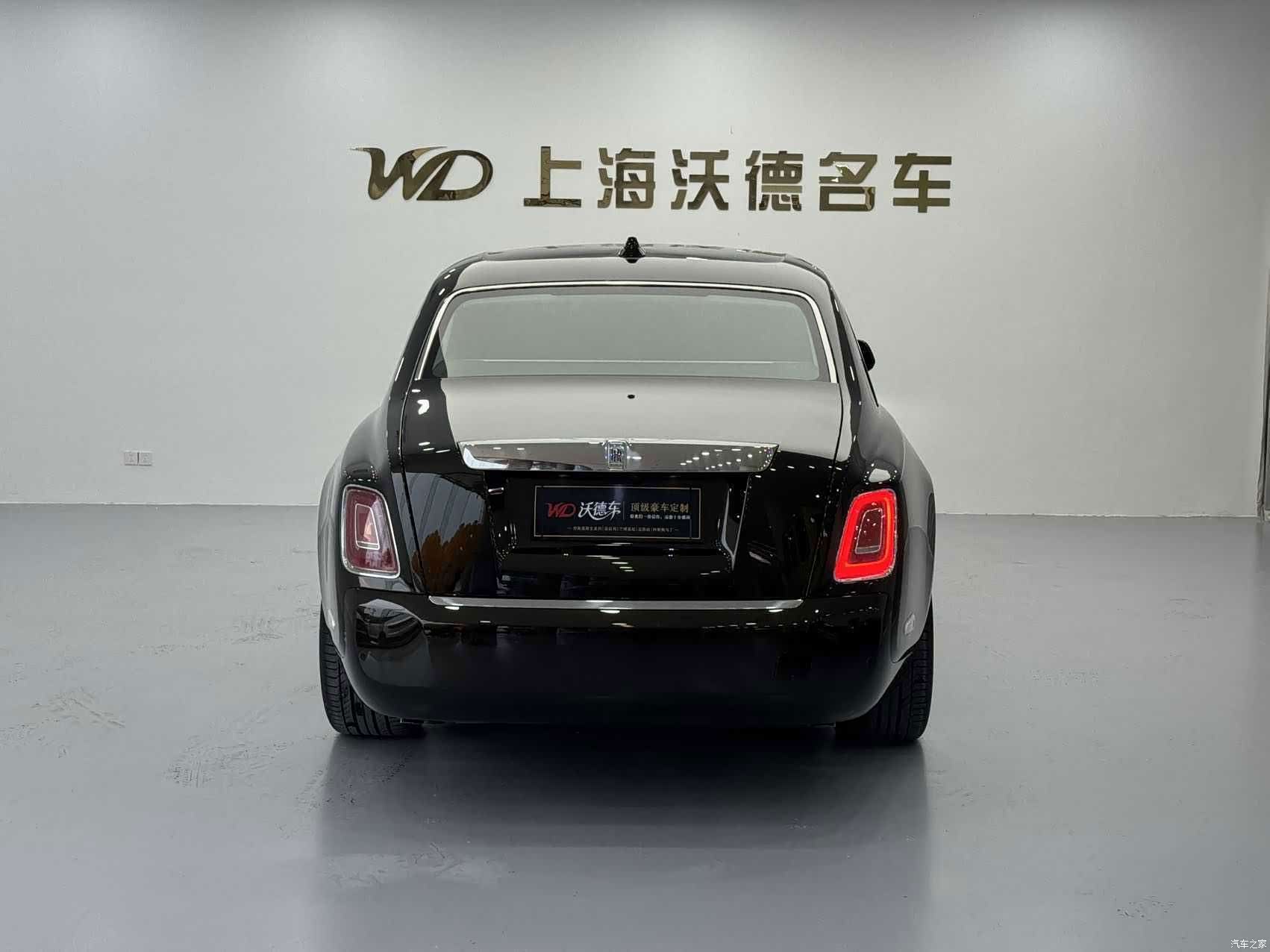 Rolls-Royce Phantom, 2023 все фото