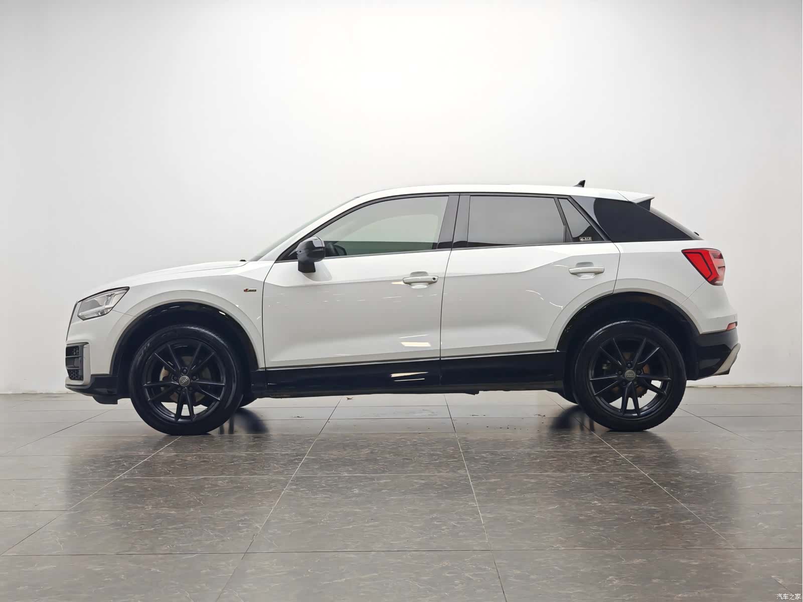 Audi Q2L, 2021 10