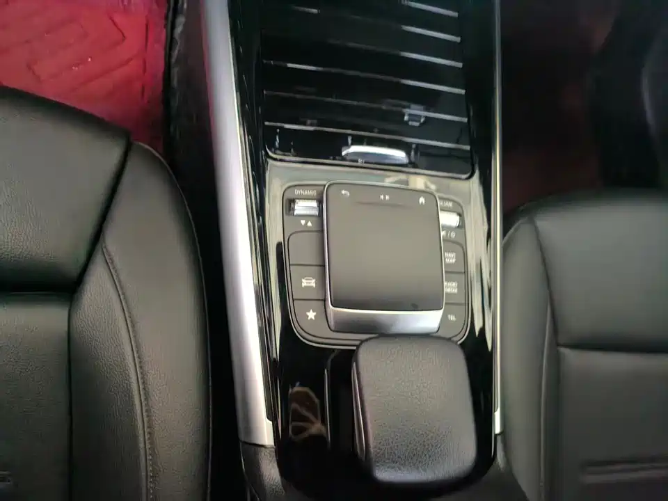 Mercedes-Benz GLA Mercedes-Benz GLA