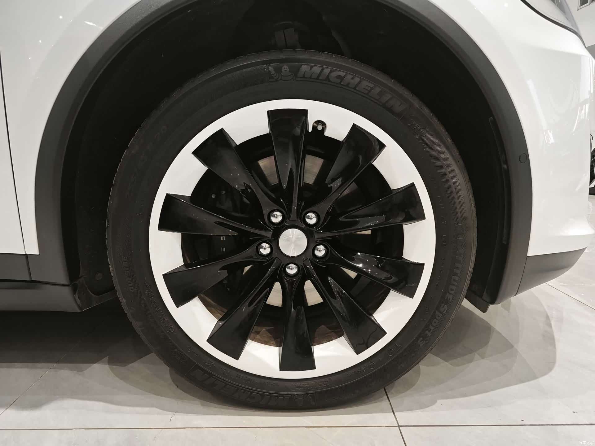 Tesla Model X, 2020 11