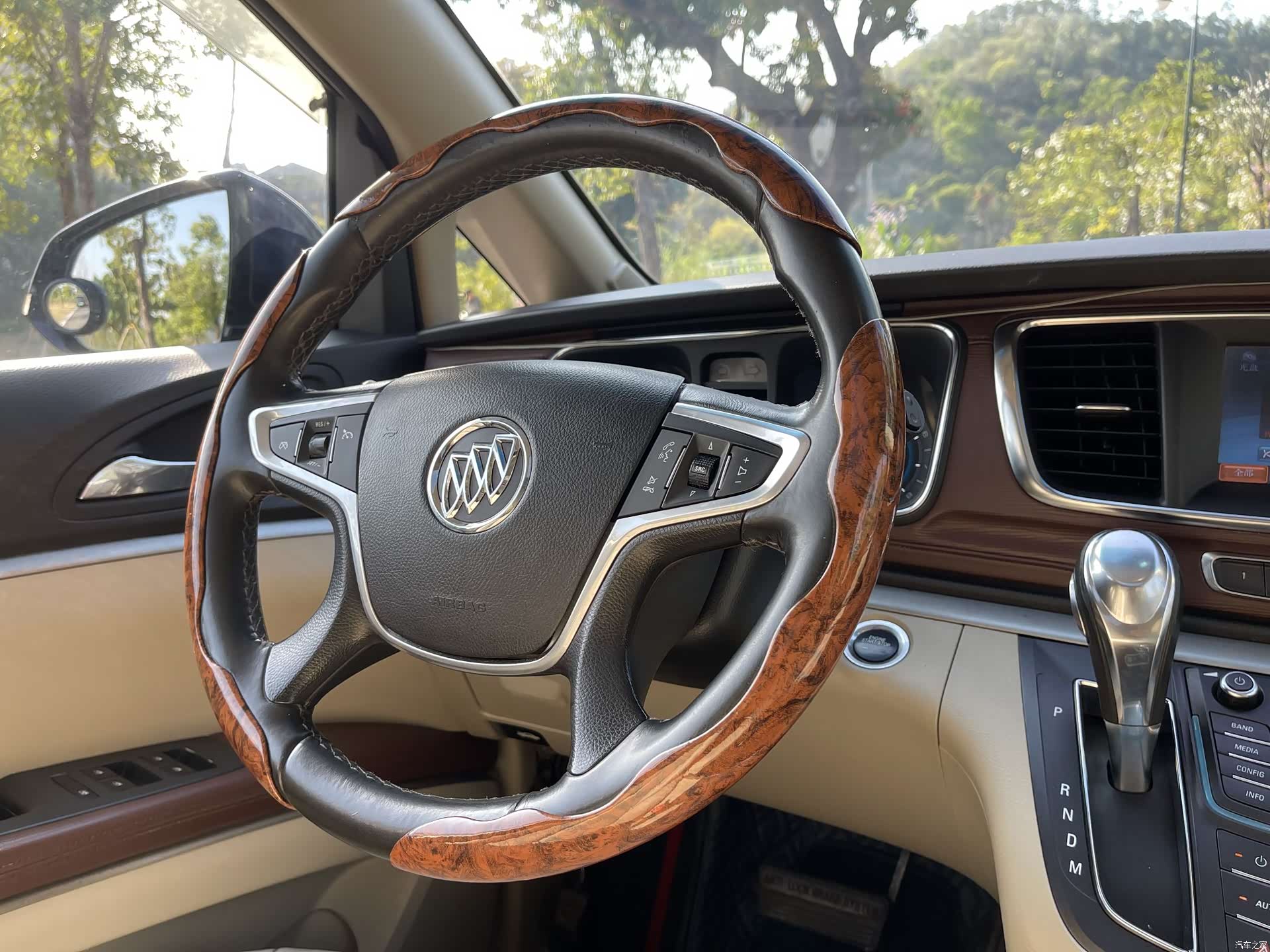 Buick GL8, 2014 4