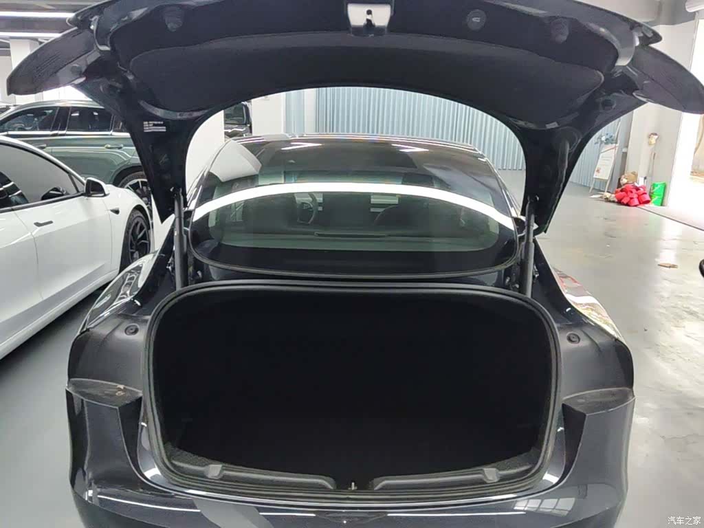 Tesla Model 3, 2025 19