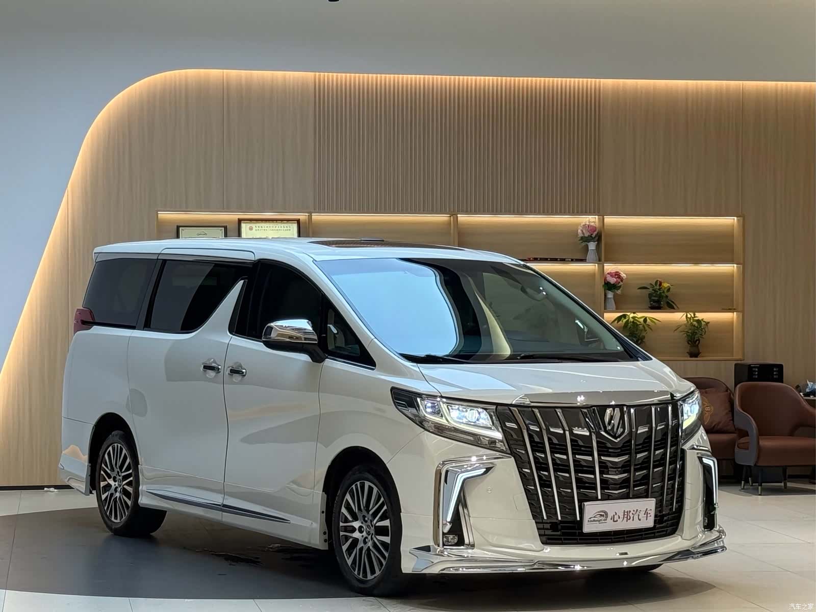 Toyota Alphard, 2016 3
