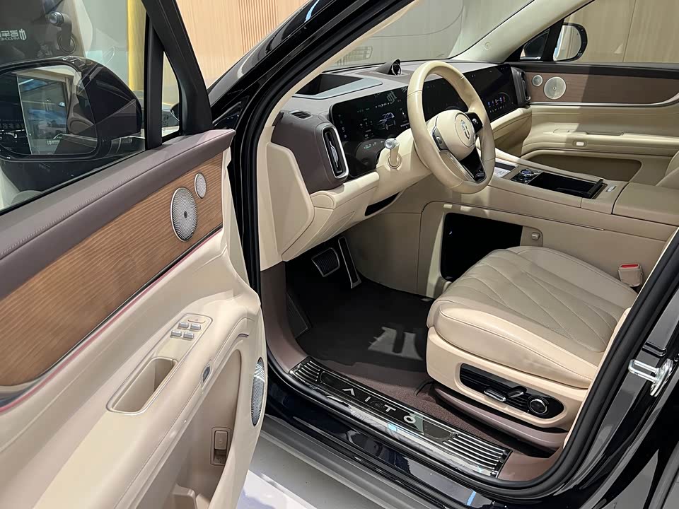 AITO Ask the world M9