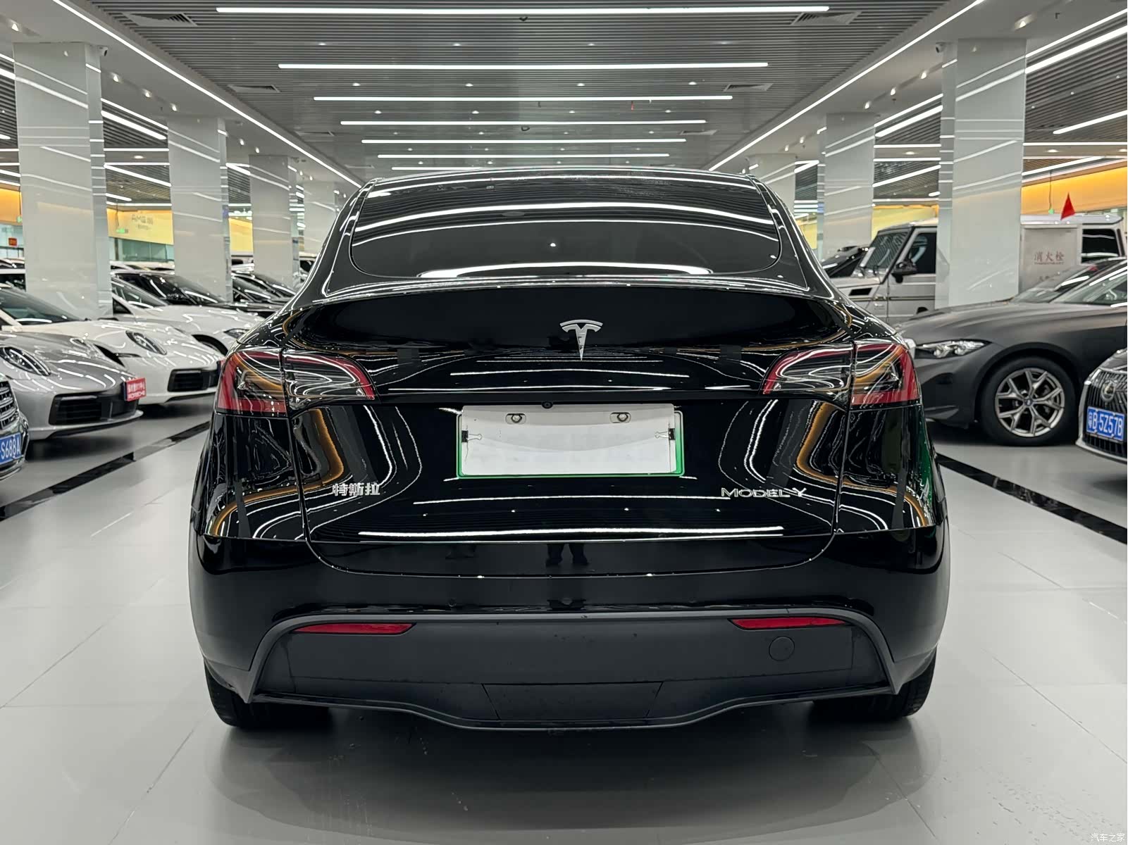 Tesla Model Y, 2023 все фото