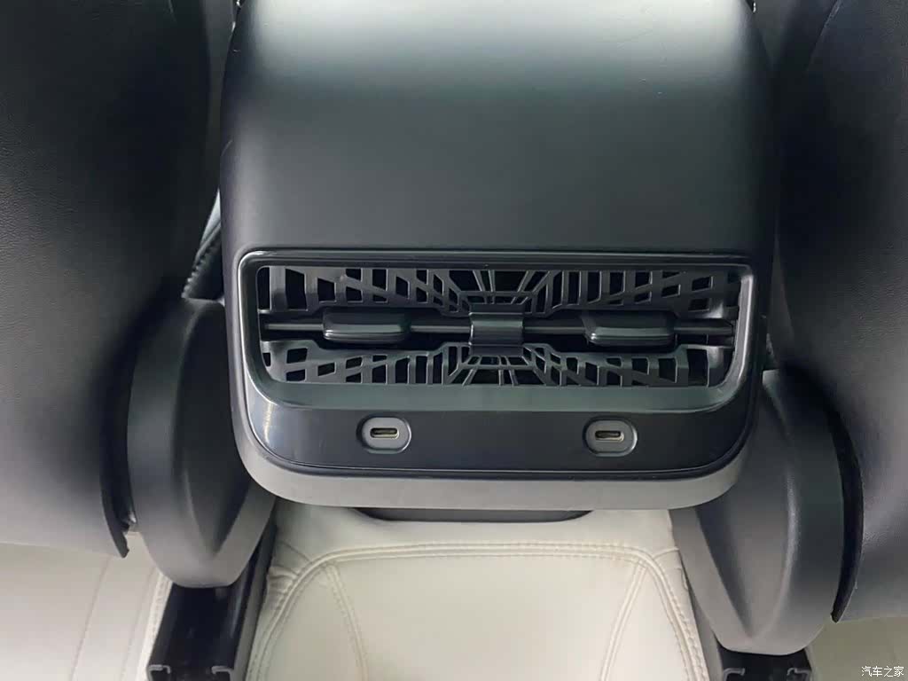 Tesla Model Y, 2024 21