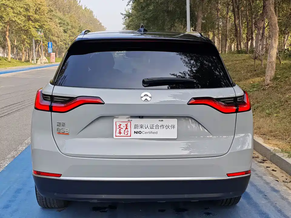 NIO ES8