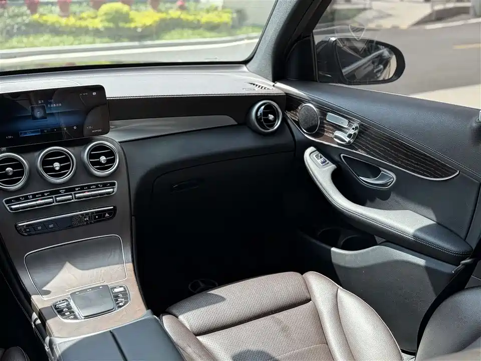 Mercedes-Benz GLC Mercedes-Benz GLC