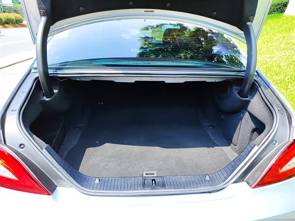 Mercedes-Benz CLS Mercedes-Benz CLS