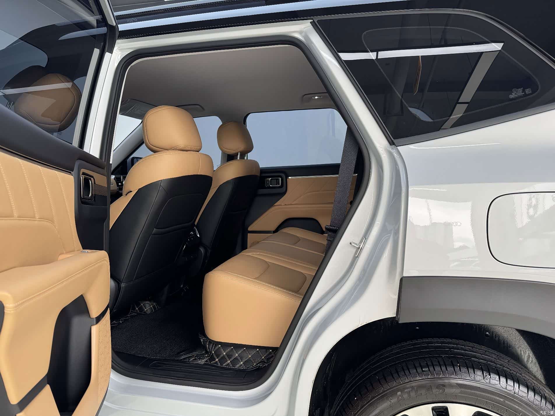 Wuling 560, 2025 все фото