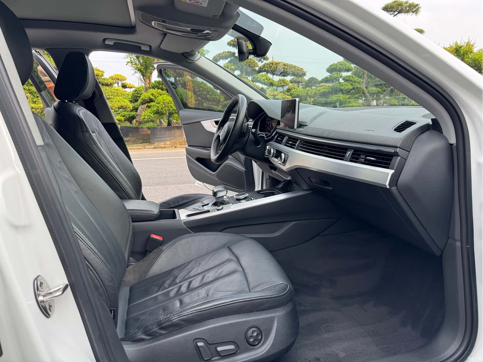 Audi A4L, 2019 7