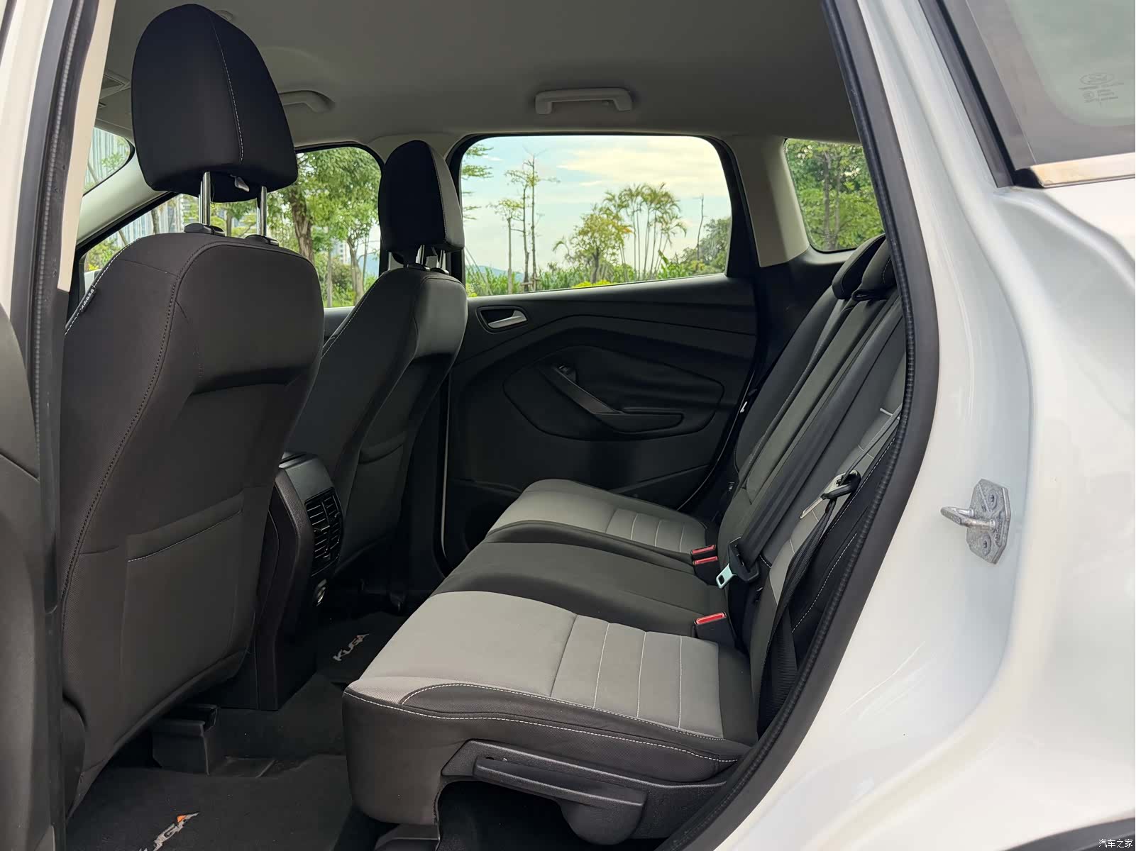Ford Kuga, 2016 11