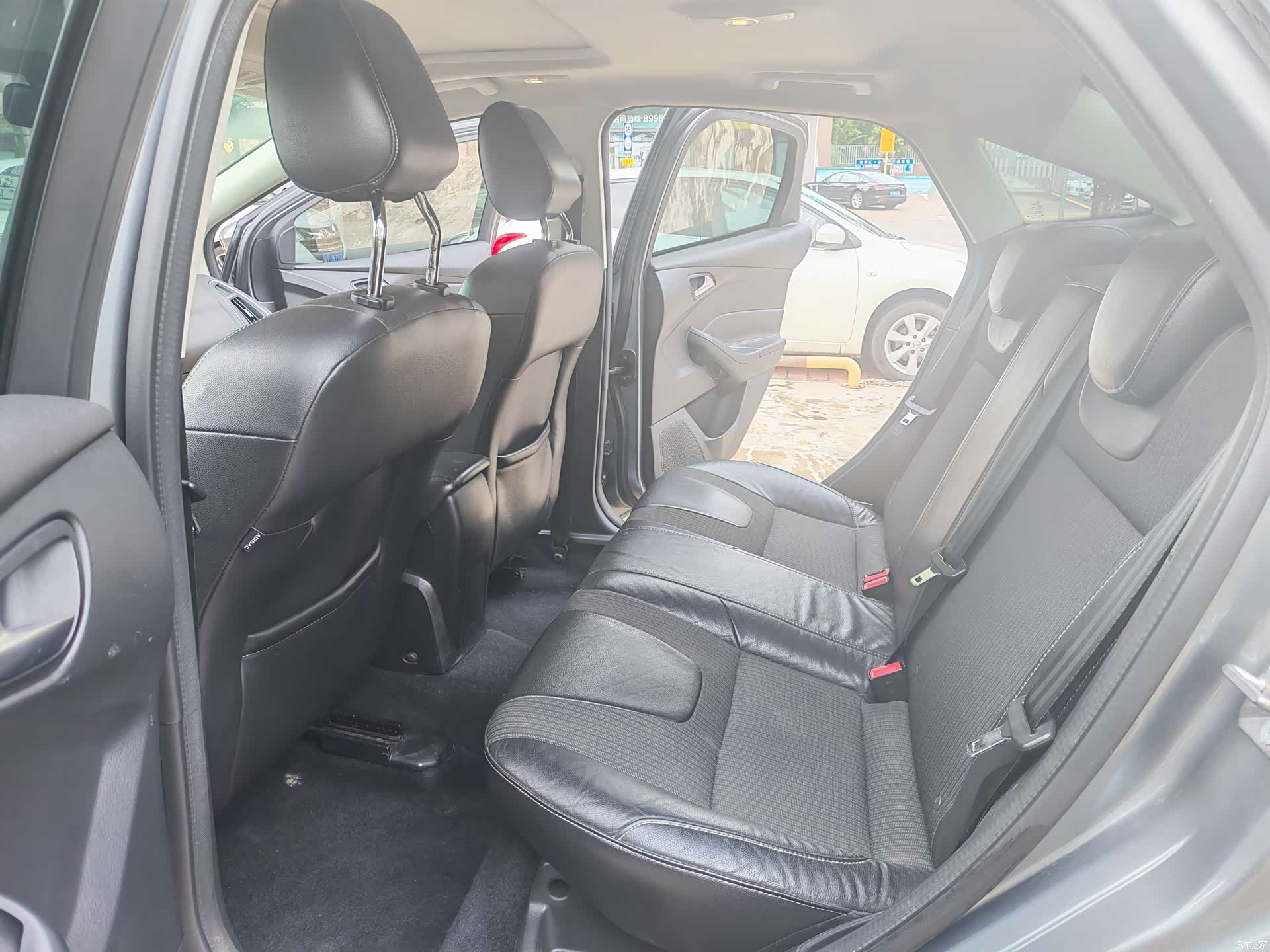 Ford Focus, 2014 9