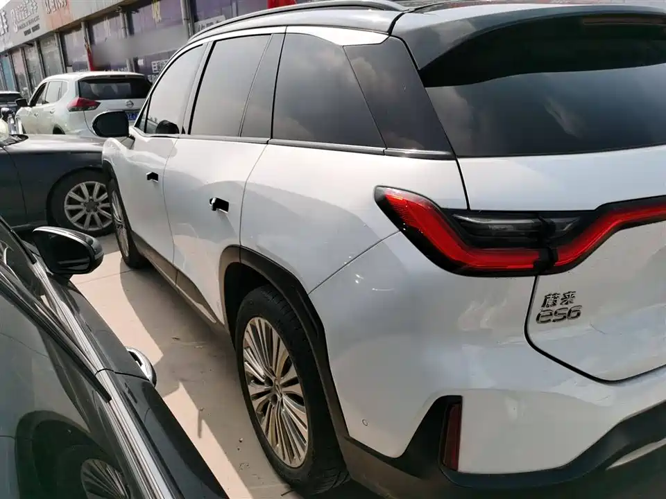 NIO ES6