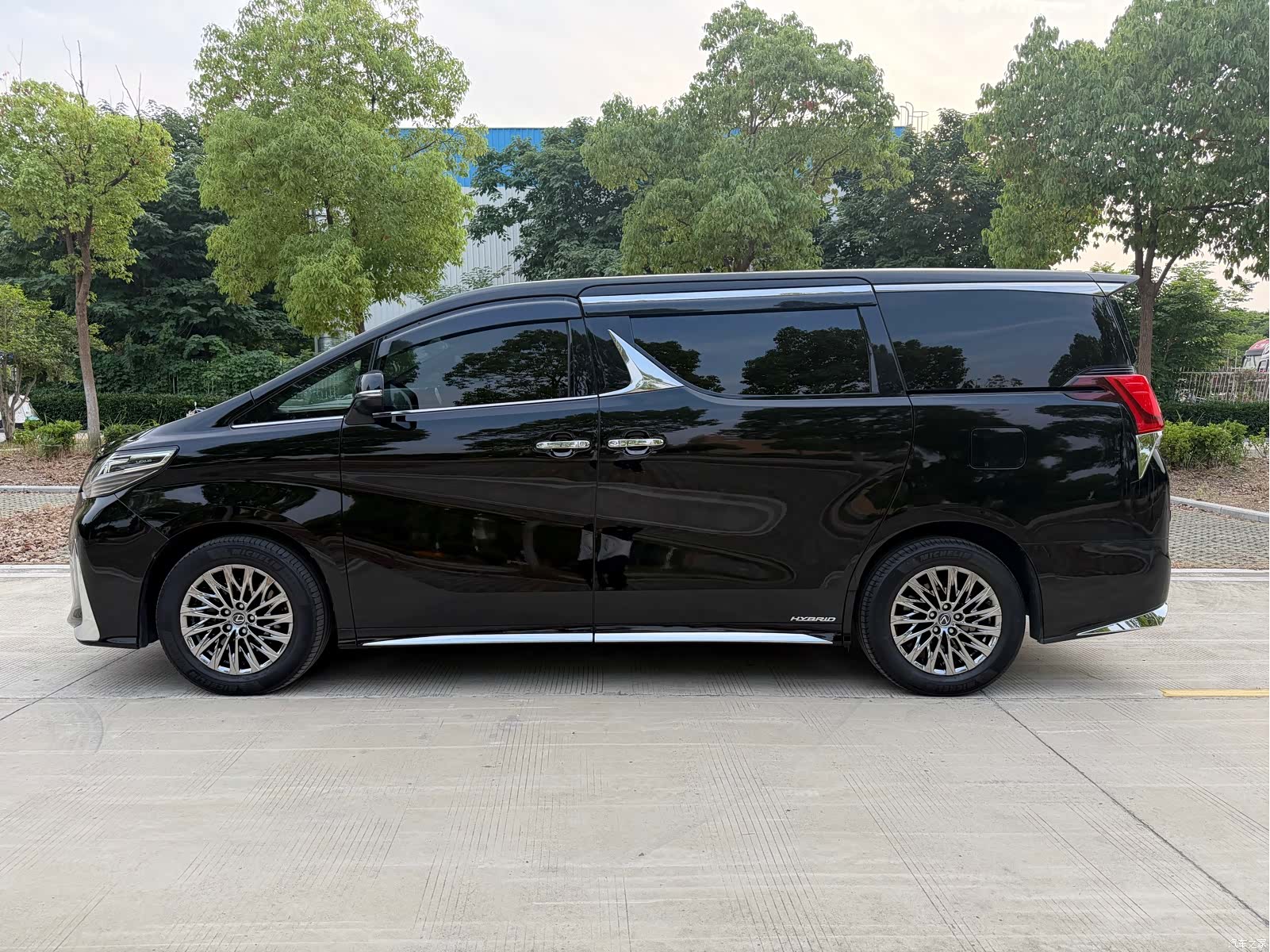 Lexus LM, 2021 21