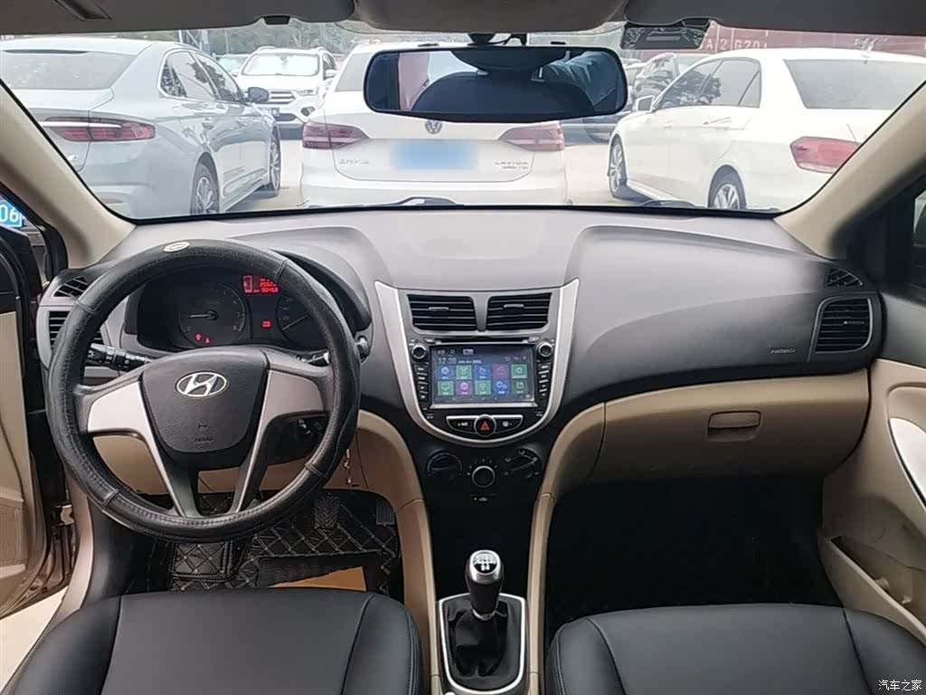 Hyundai GLS, 2015 10