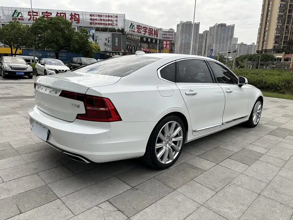Volvo S90