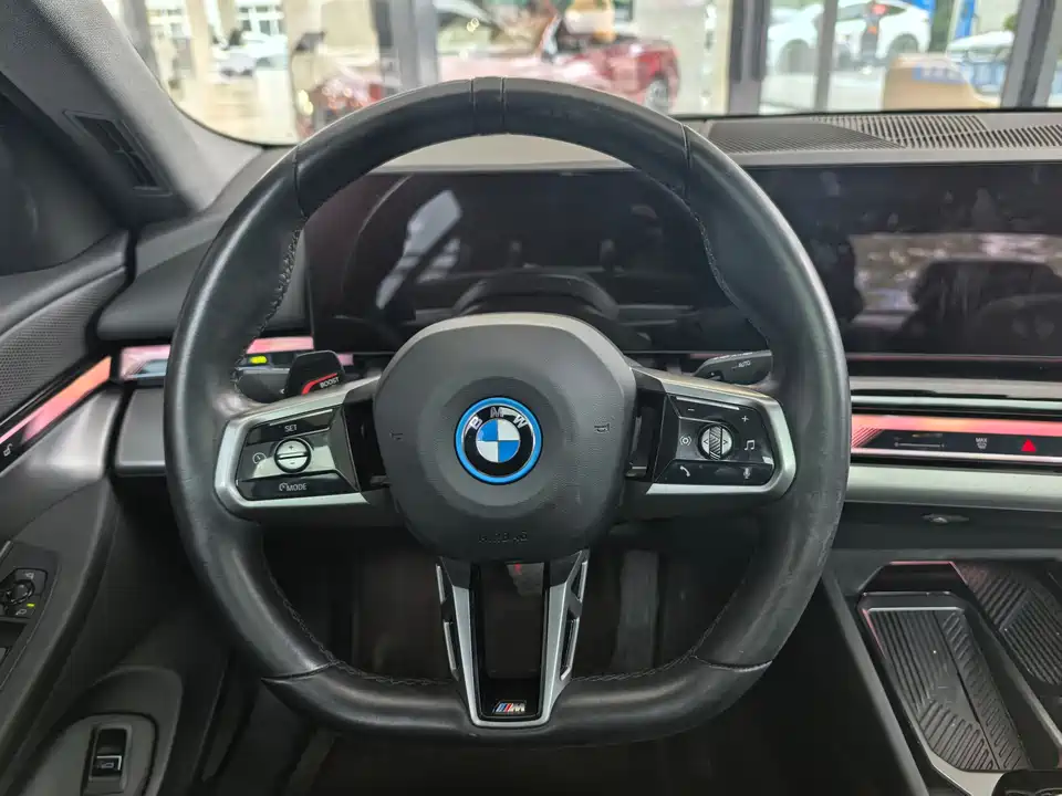 BMW i5