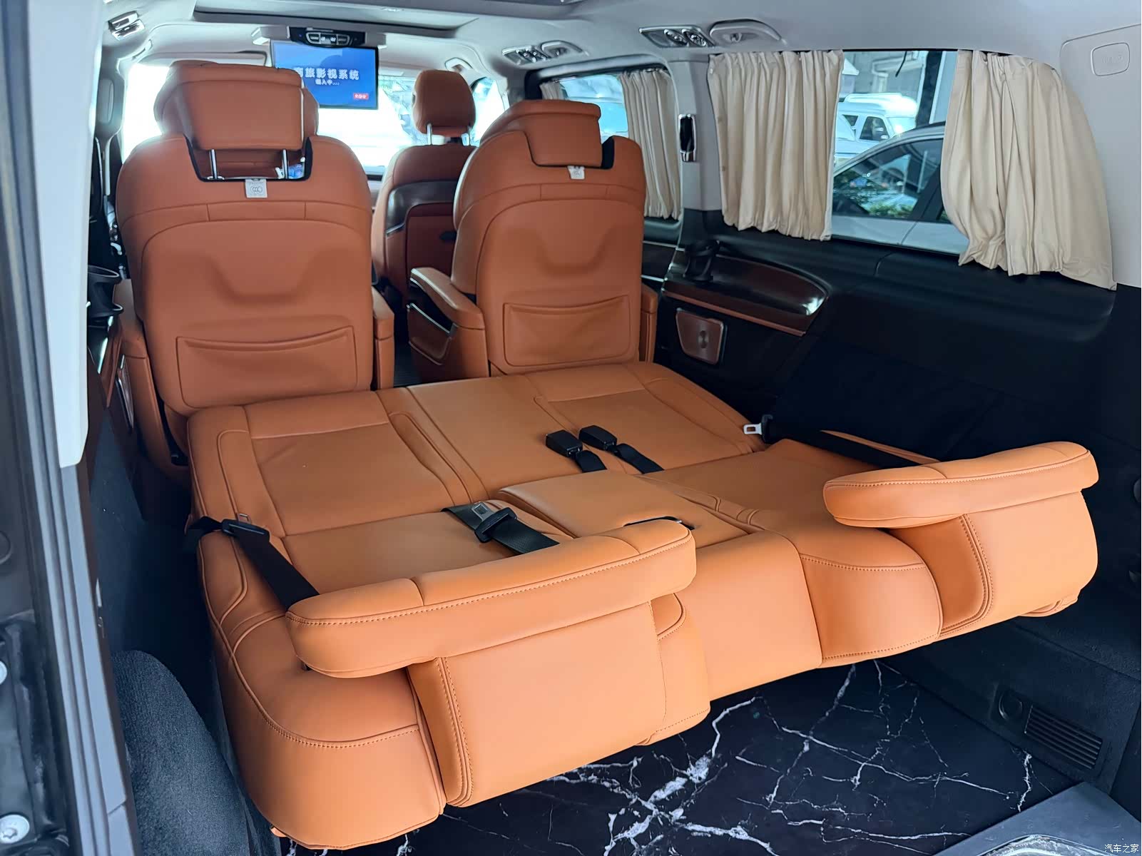 Mercedes-Benz V-Class, 2023 10